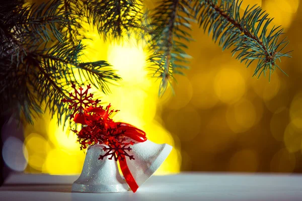 Neujahrsglocke Auf Funkelndem Und Fabelhaftem Bokeh Hintergrund Mit Kopierraum Weihnachtlicher — Stockfoto