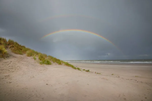 Doppio Arcobaleno Sopra Mare Spiaggia Foto Alta Qualità — Foto Stock