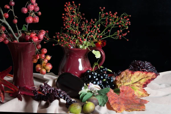 Autumn Table Setting Twigs Berries Vases High Quality Photo — Stock Photo, Image