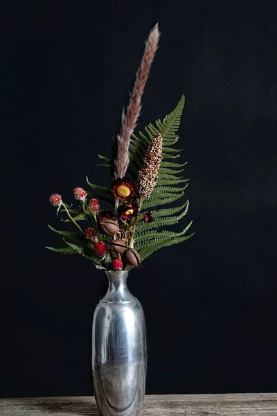 Beautiful Red Dried Flower Arrangement Metal Vase High Quality Photo — Stock Photo, Image