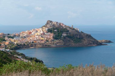 Castelsardo, Sardinya, İtalya bir tepenin üstünde güzel bir kasaba. Yüksek kalite fotoğraf
