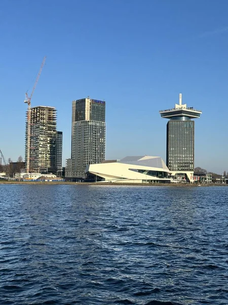 阿姆斯特丹 3月2日 阿姆斯特丹市中心 渡船到眼睛和壳牌大楼 高质量的照片 — 图库照片