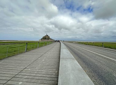 Mont Saint-Michel Kalesi Sahili Fransa ünlüsü. Yüksek kalite fotoğraf