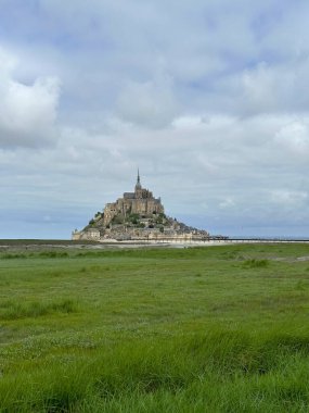 Mont Saint-Michel Kalesi Sahili Fransa ünlüsü. Yüksek kalite fotoğraf