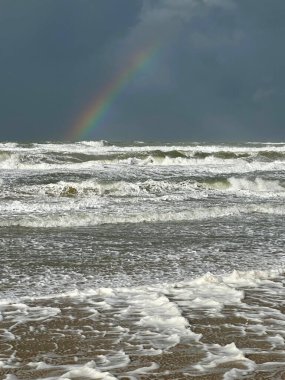 Texas, Hollanda 'da gökkuşağı ve gri gökyüzü yüksek kaliteli fotoğraf.