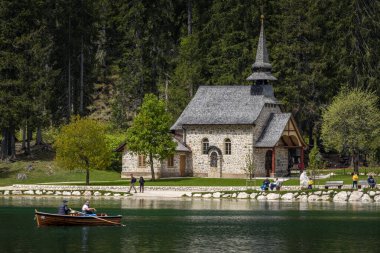 Lago di Braies (Pragser Wildsee), Dolomitler, Güney Tyrol, İtalya