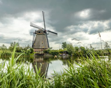 Werelderfgo Kinderdijk (Hollanda) kanalı, doğa ve yel değirmenleri