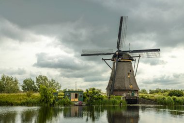 Werelderfgo Kinderdijk (Hollanda) kanalı, doğa ve yel değirmenleri