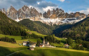 Val di Funes (İtalya) tarafından ikonik görünüm)