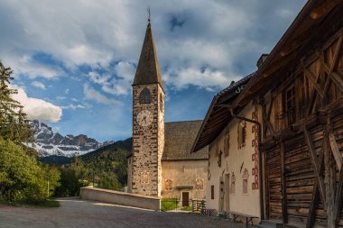 Chiesa di Santa Maddalena (Eğlence, İtalya)