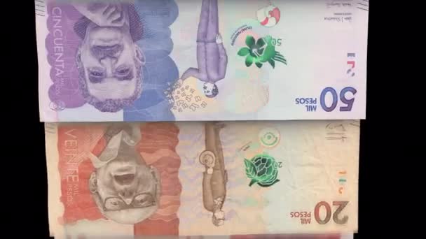 Cop Colombiaanse Peso Rekeningen Gegooid Voor Alpha — Stockvideo