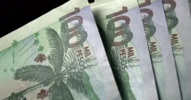 Kolombiya para pesoları Kolombiya banknotları COP 4K 'yi kapatıyor.