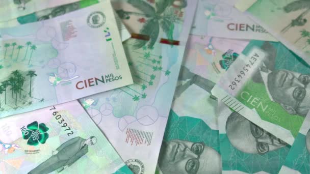 Kolumbijský Pas Upustil Kolumbijské Peníze Cop Zpomalený Pohyb — Stock video