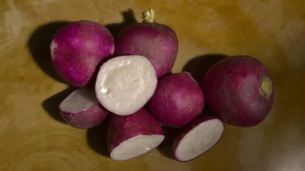 Tahta Masada 7 Taze Kırmızı Turp