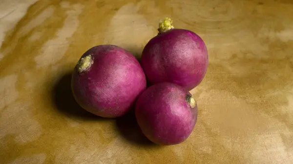 Tahta Masada 3 Taze Kırmızı Turp