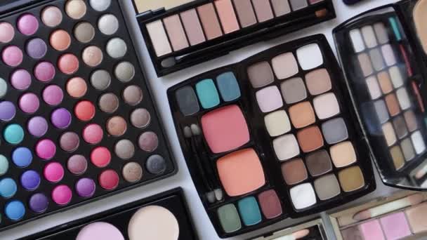 Paletas Maquiagem Sombra Contorno Maquiagem Layout Espaço Trabalho Artista Limpo — Vídeo de Stock
