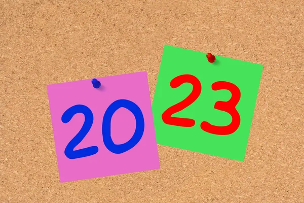 Kleurrijke Plakkerige Notities Met Het Nummer 2023 Een Prikbord — Stockfoto
