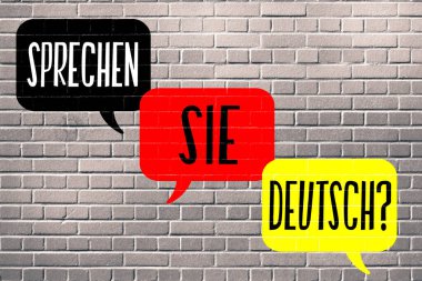 Kolaj illüstrasyonunda Almanca biliyor musunuz? Tuğla duvardaki konuşma baloncuklarıyla.