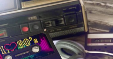 80 'lerden bir kayıt cihazı, kaset ve müzik.