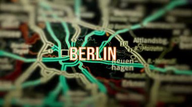 Berlin, acil durum ve mavi ışıklı bir araba itfaiye, polis ya da ambulans.