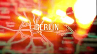 Berlin Almanya 'da gösteri, yanan sokaklar ve şiddet