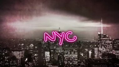 Manhattan gökdelenleri ve neon New York manzarası