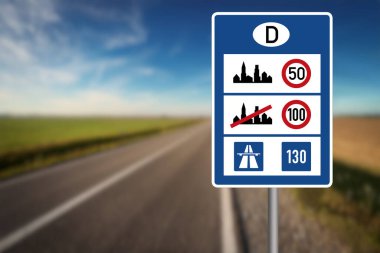 Almanya 'da hız sınırı hakkında bir yol, sınır ve bilgi