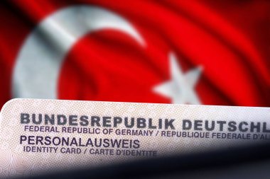 Türkiye 'nin Alman kimlik kartı ve bayrağı
