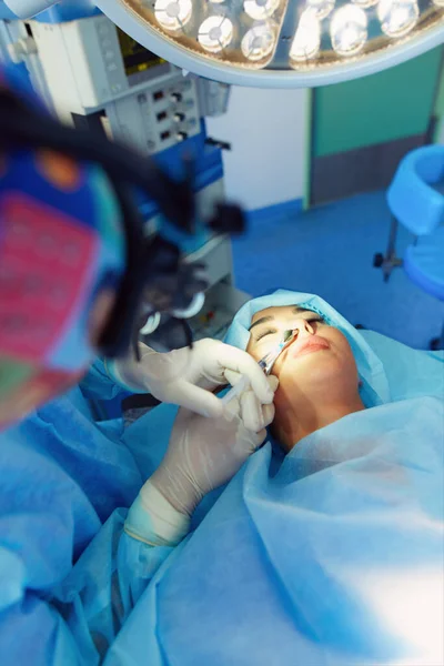 Man Chirurg Aan Het Werk Operatiekamer — Stockfoto