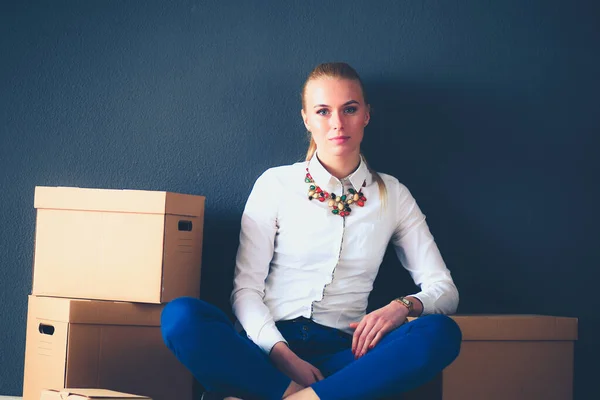 Woman Sitting Floor Boxes Laptop Businesswoman — Stock Photo, Image