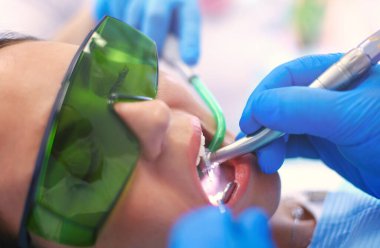 Diş hekimi ve diş hekimlerindeki hasta..