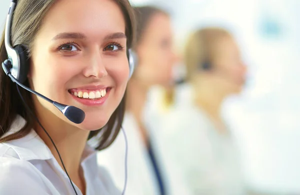 Ofisinde Kulaklık Bilgisayarla Gülümseyen Kadını Yardım Hattı Operatörü — Stok fotoğraf