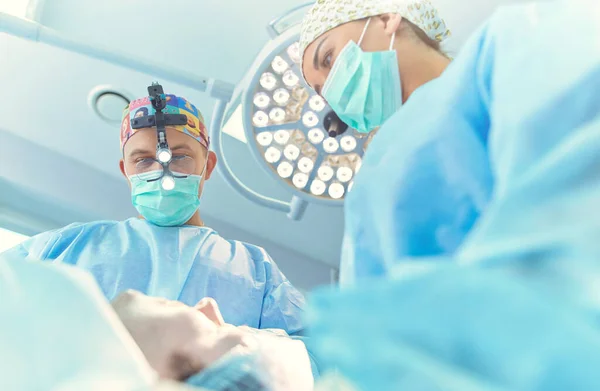 Чоловік Хірург Роботі Операційній — стокове фото