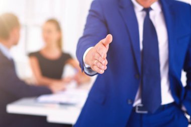 Bir iş tokalaşmasının kapanışı .