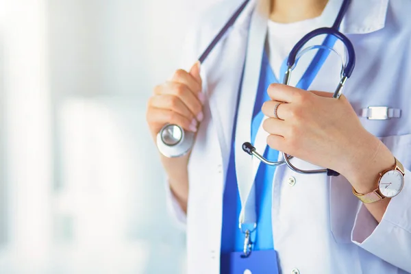 Woman Doctor Standing Stethoscope Hospital — Stock Photo, Image