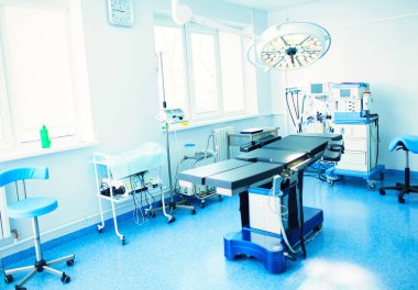 Modern klinikteki ameliyathane..