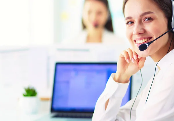 Lächelnde Geschäftsfrau Oder Helpline Betreiberin Mit Headset Und Computer Büro — Stockfoto