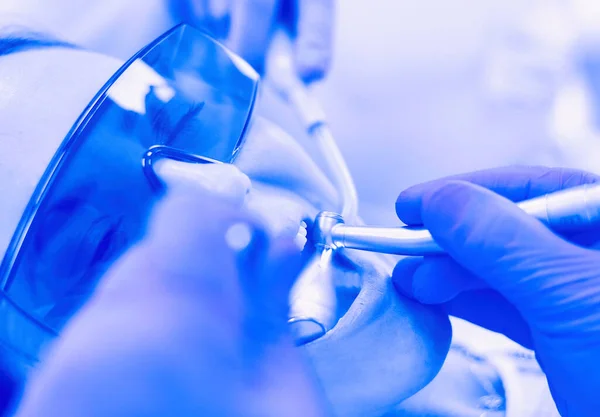 Equipe Dentária Paciente Cirurgia Odontológica — Fotografia de Stock