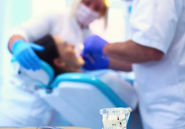 Homem Dentista Com Mulher Paciente Clínica — Fotografia de Stock