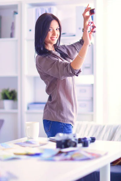 Portrait Smiling Young Woman Camera Sitting Loft Apartment — Stock Photo, Image