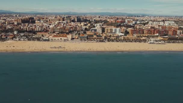 Aerial View Bustling Coasta Drone Captures Sunny Expanse Coastal Citys — ストック動画