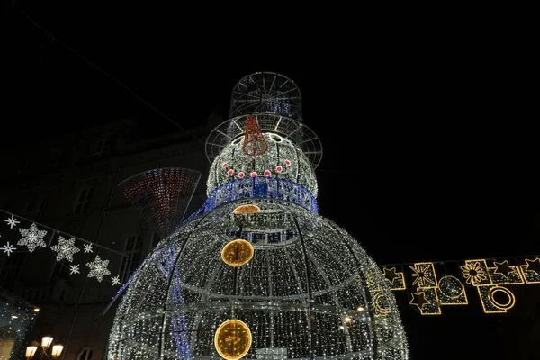 Αστική Χριστουγεννιάτικη Διακόσμηση Γιγαντιαίο Χιονάνθρωπο Γίνεται Οδήγησε Φώτα Vigo Ισπανία — Φωτογραφία Αρχείου