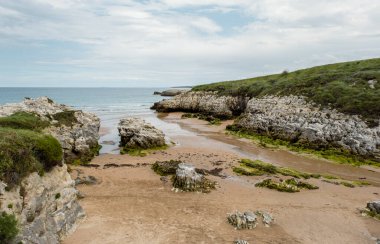 Rocky Beach Playa Virgen del Mar, Costa Quebrada, Cantabria, İspanya