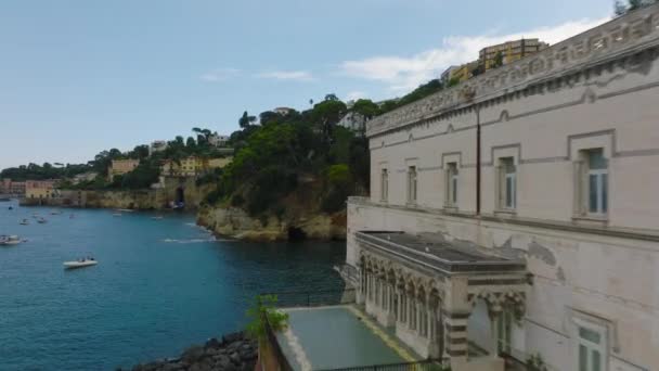 Voe Acima Costa Mar Com Palácios Históricos Residências Luxuosas Encosta — Vídeo de Stock