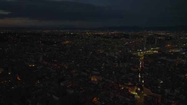 Повітряний Панорамний Вид Міста Ввечері Машини Їздять Освітлюють Вулицю Нічне — стокове відео