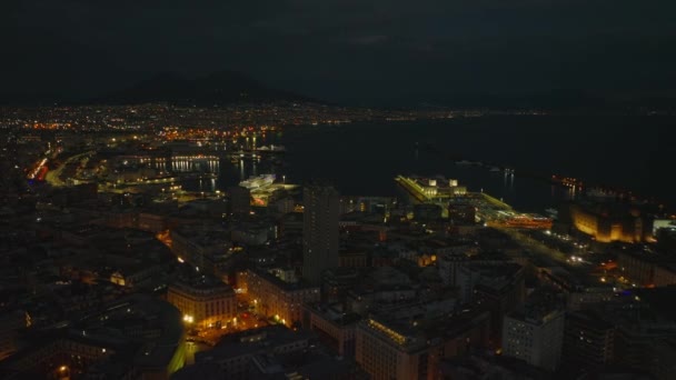 Pozpátku Letí Nad Nočním Městem Letecký Pohled Světla Města Přístavu — Stock video