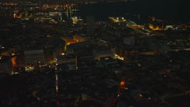 Wysoki Kąt Widzenia Miejskiej Dzielnicy Oświetlonymi Ulicami Świecącymi Budynkach Pochyl — Wideo stockowe
