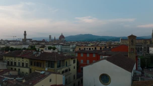 아르노 아파트 위에서 역사적 중심에 타워와 배경에 이탈리아 피렌체 — 비디오