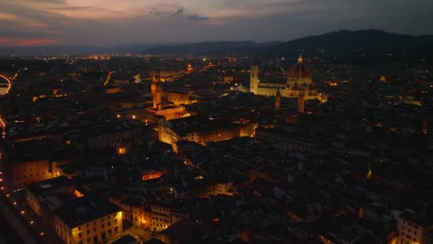 空中上升的镜头照亮了历史市中心著名的旅游景点 Santa Maria Del Fiore大教堂和Palazzo Vecchio 意大利佛罗伦萨 — 图库视频影像
