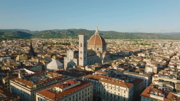 ユネスコの世界遺産に登録されている大聖堂複合施設 市内の人気の歴史的な宗教的な観光スポット 空中ビュー フィレンツェ イタリア — ストック動画